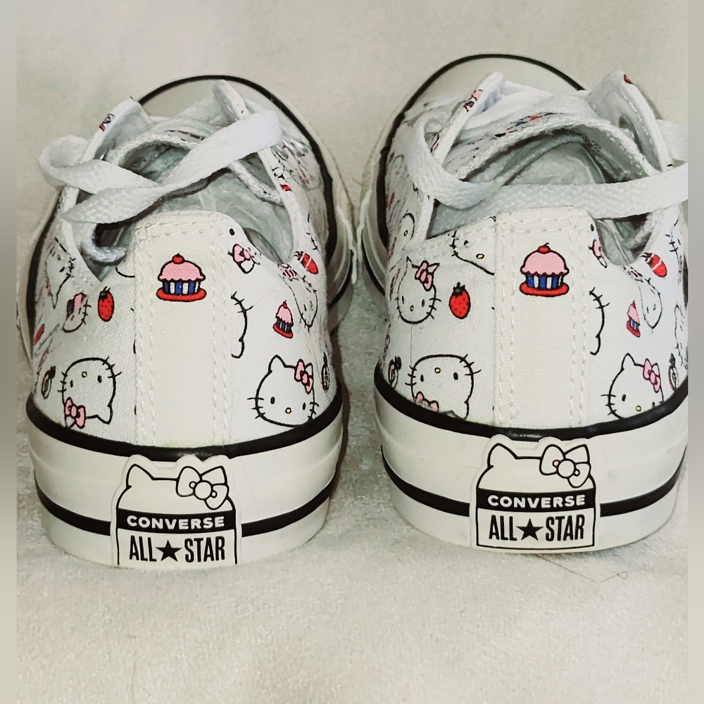 Low Top Hello Kitty Converse Chuck Taylor All Star Women Size 7 - Picture 5 of 7